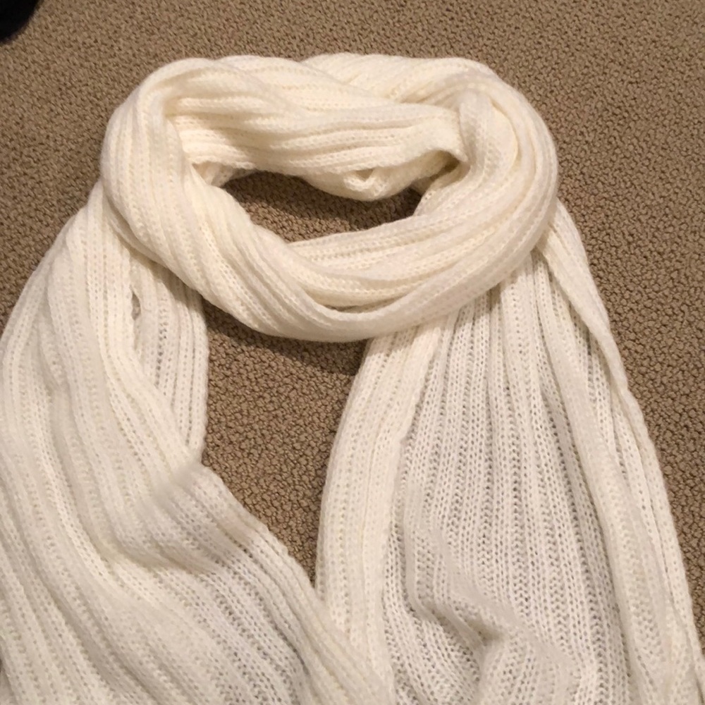 BRAND NEW H&M knit scarf